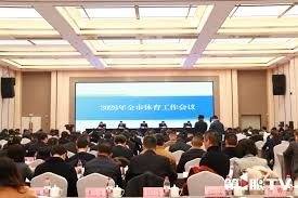 连续两赛季带不同球队欧战做客安菲尔德，阿隆索成历史第三人