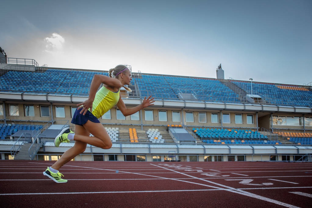 中国青少年高尔夫精英赛首轮 各组领先均交6字头